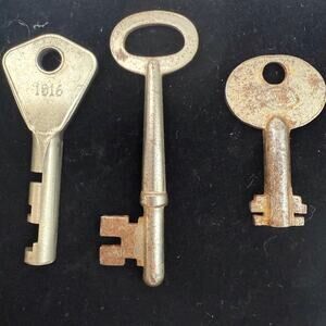 Antique Metal Keys Set of 3